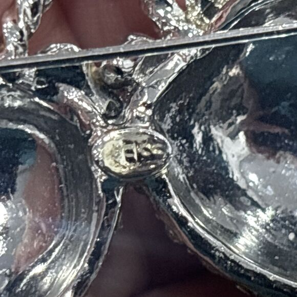 Vintage Weiss Rhinestone Brooch Strawberry Fruit Pin Clear Silver Tone - Picture 9 of 15